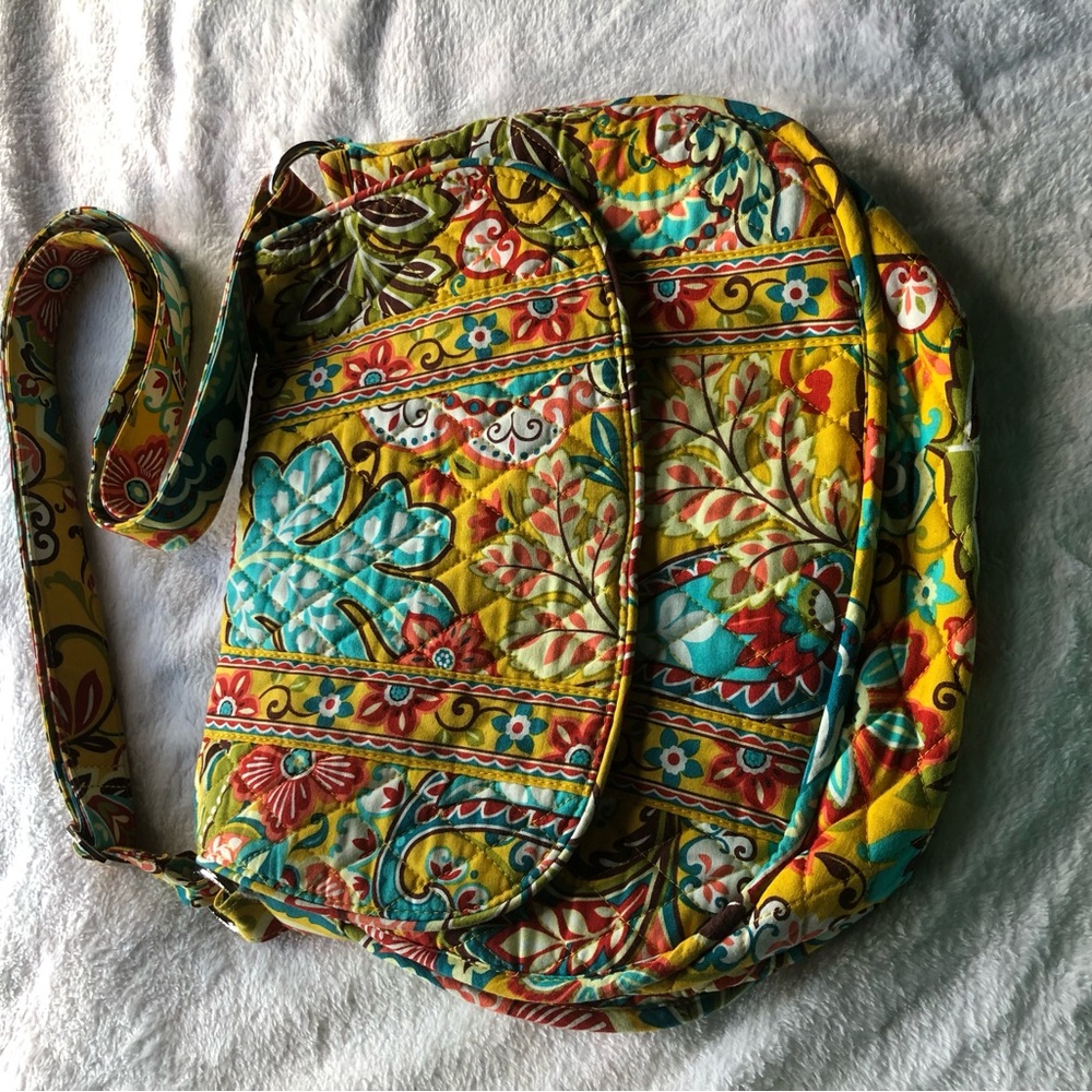 Lot of 4 Vera Bradley bags. All are like new condition.